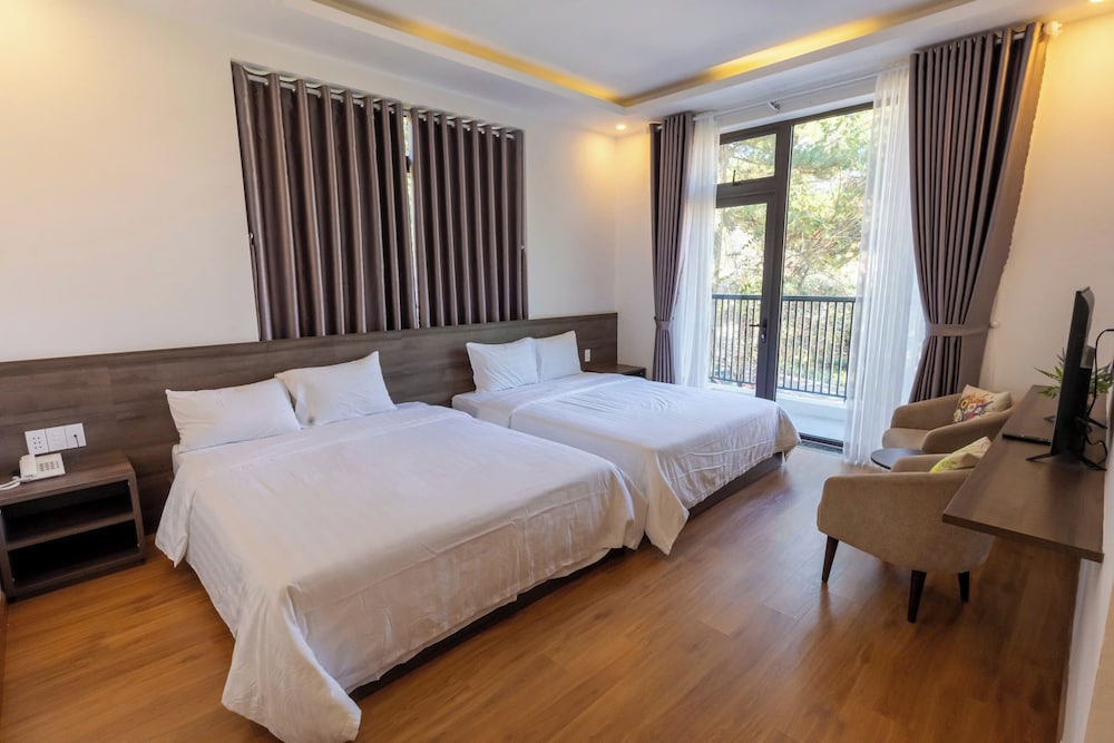 Deluxe Quadruple Room, Balcony, Mountain View