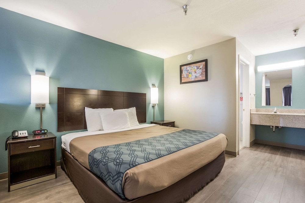 Standard Room, 1 King Bed with Sofa bed, Smoking photo 1