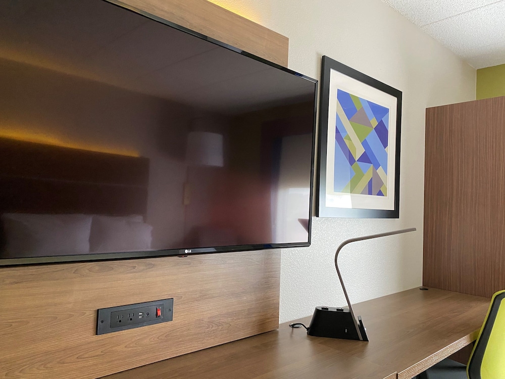 Standard Room, 1 King Bed, Accessible, Non Smoking (Communications, Roll In Shower) - Photo 2