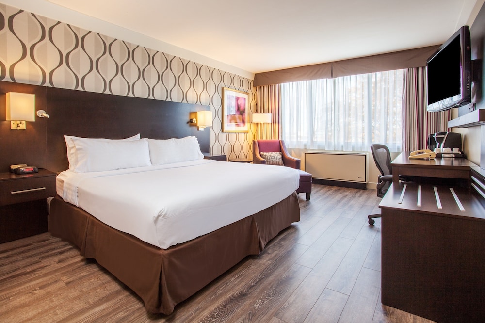 Standard Room, 1 King Bed, Refrigerator (Low Floor) - Photo 3