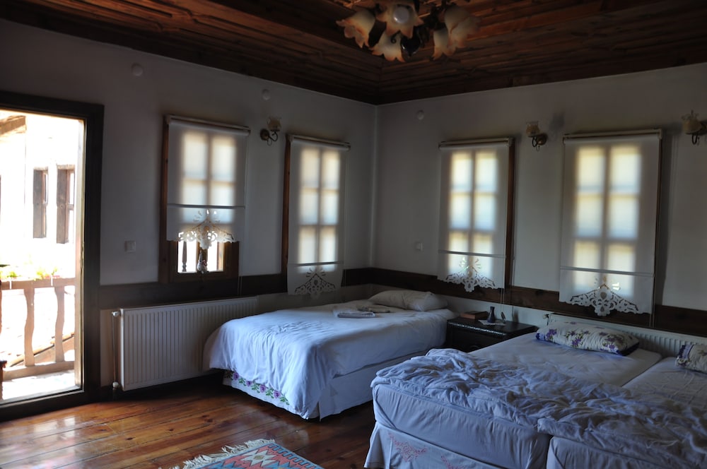 Family Room, 1 Bedroom, Balcony photo 3