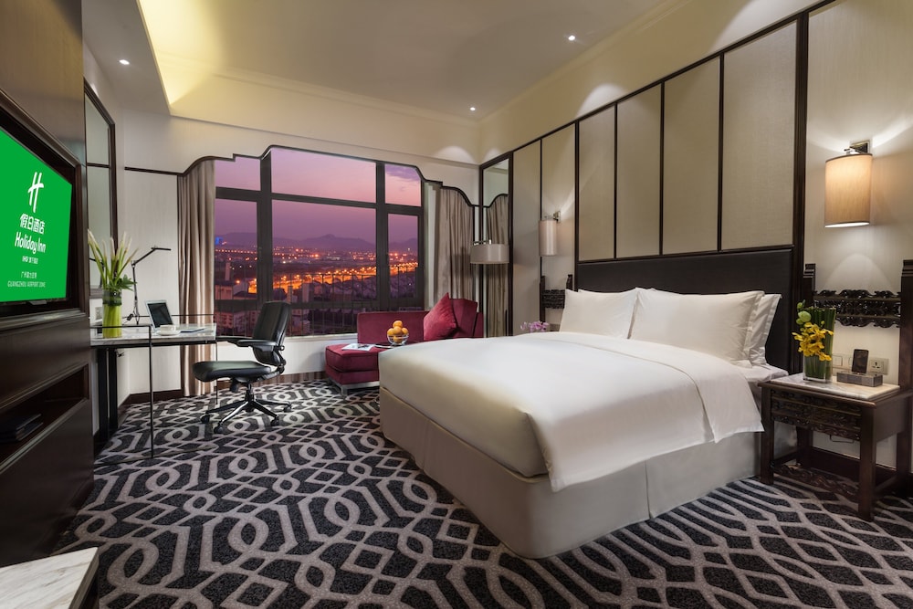 Standard Room, 1 King Bed, Club Lounge Access photo 1