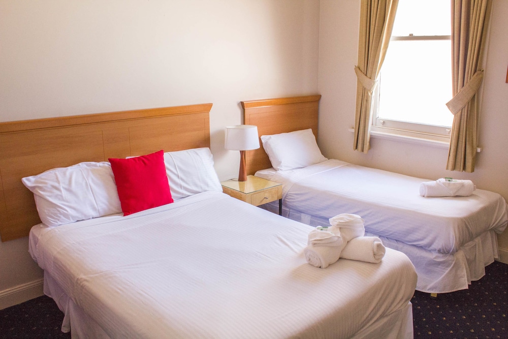 Double and Single Room with ensuite photo 3