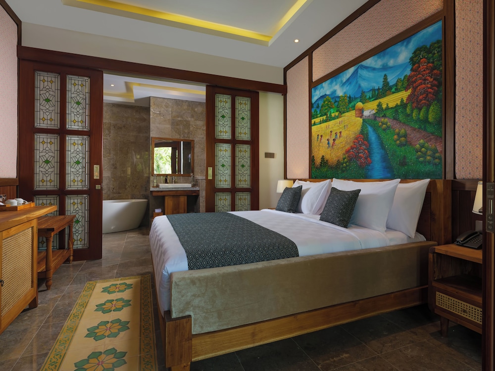 Deluxe Suite Room thumbnail 6