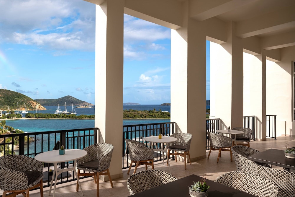 Club Room, 1 King Bed, Oceanfront - Photo 7