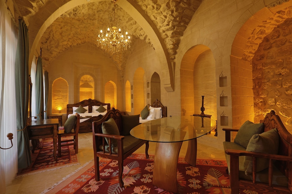 Deluxe Suite, Courtyard View
