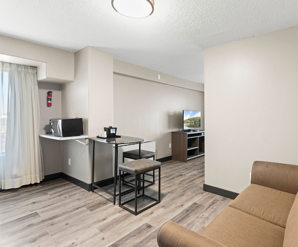 Suite, 1 King Bed, Non Smoking, Kitchenette - Photo 5