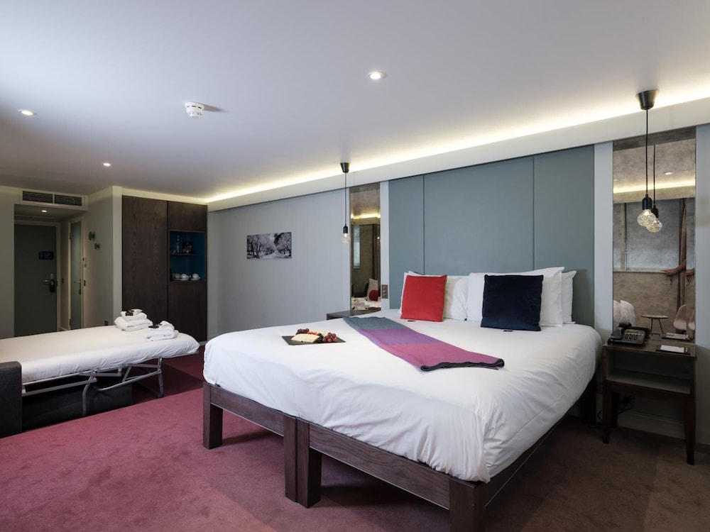 Executive Suite, Ensuite photo 1