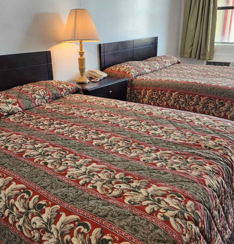 Basic Room, 2 Double Beds, Non Smoking, Refrigerator & Microwave photo 1