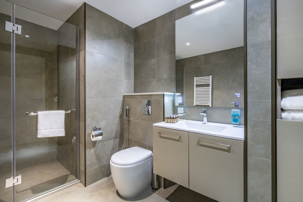 One Bedroom Suite - Photo 8