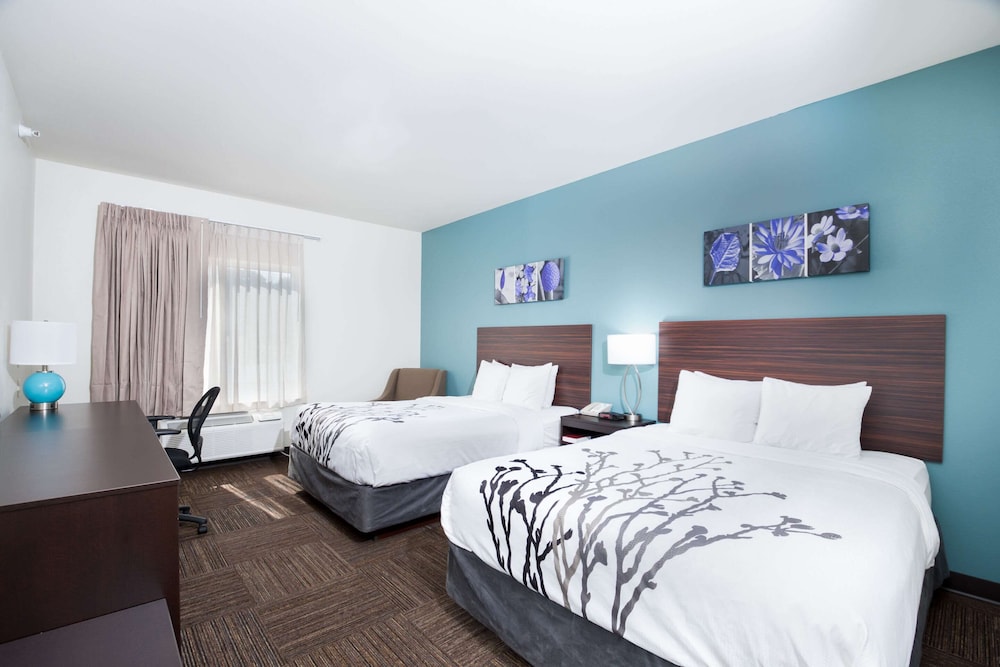 Standard Room, 2 Queen Beds, Non Smoking - Photo 3
