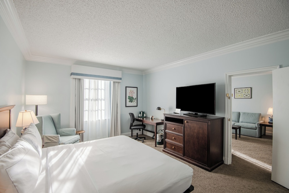 Suite, 1 King Bed, Accessible (Hearing) photo 1