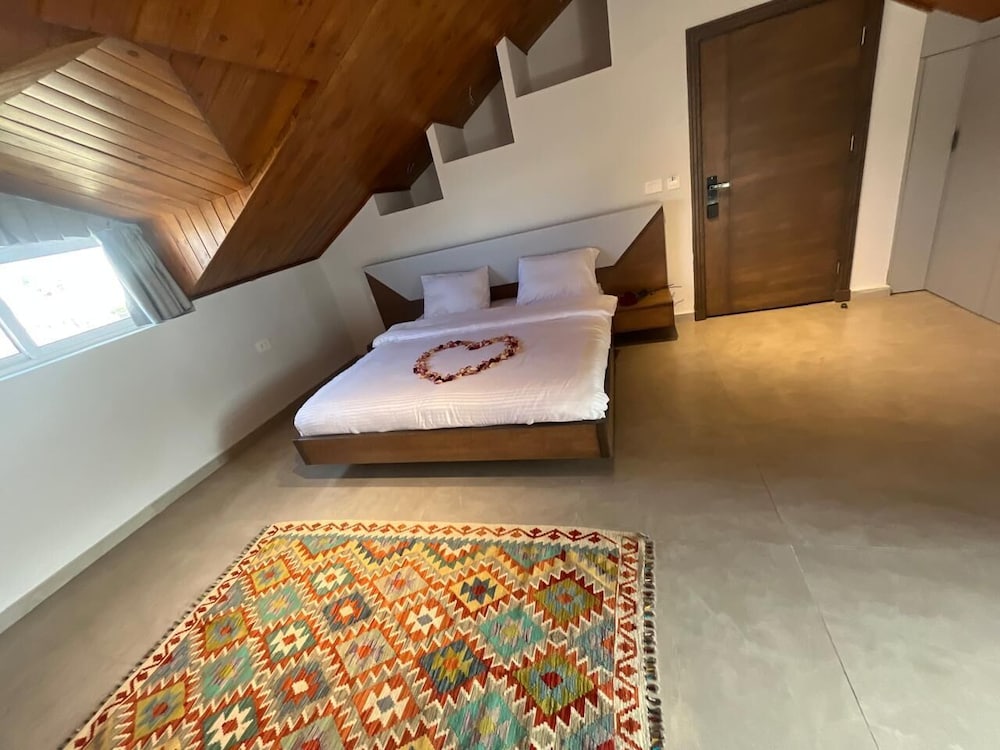 Deluxe Studio Suite, Balcony, Mountain View photo 1