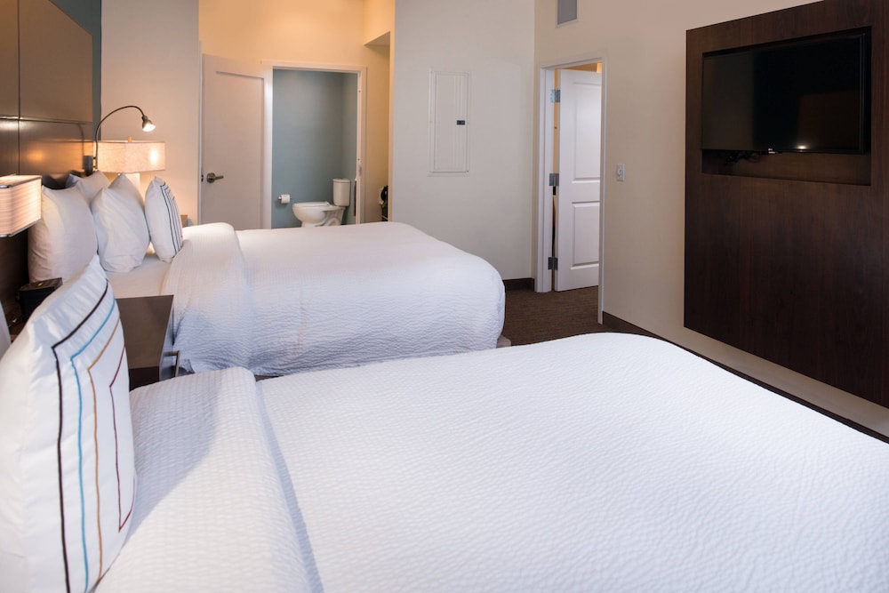 Studio, Multiple Beds (Mobility Accessible, Roll-In Shower) photo 1