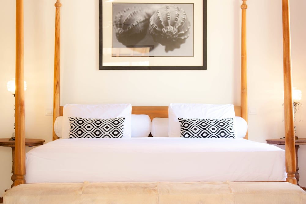 Luxury Studio Suite, 1 King Bed, Non Smoking, Beach View photo 3