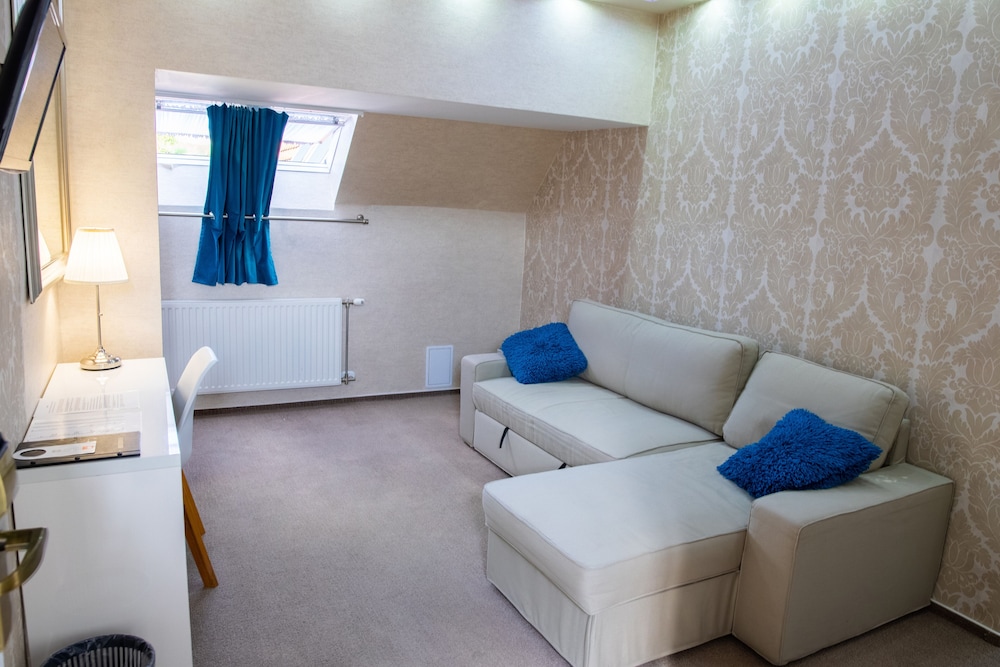 Standard Suite - Photo 6