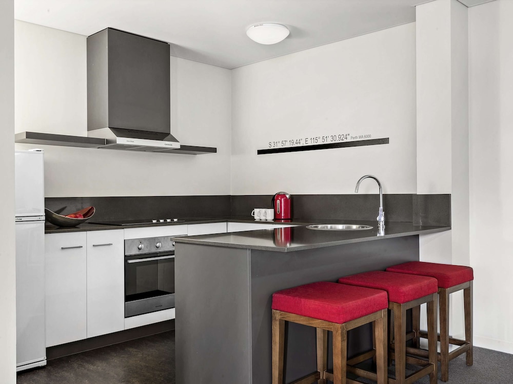 Two Bedroom One Bathroom Apartment with Balcony, non-smoking photo 3