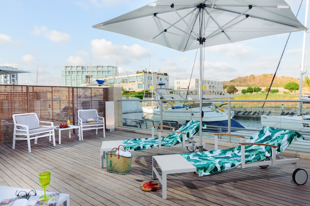 Executive Suite, Balcony, Marina View thumbnail 5