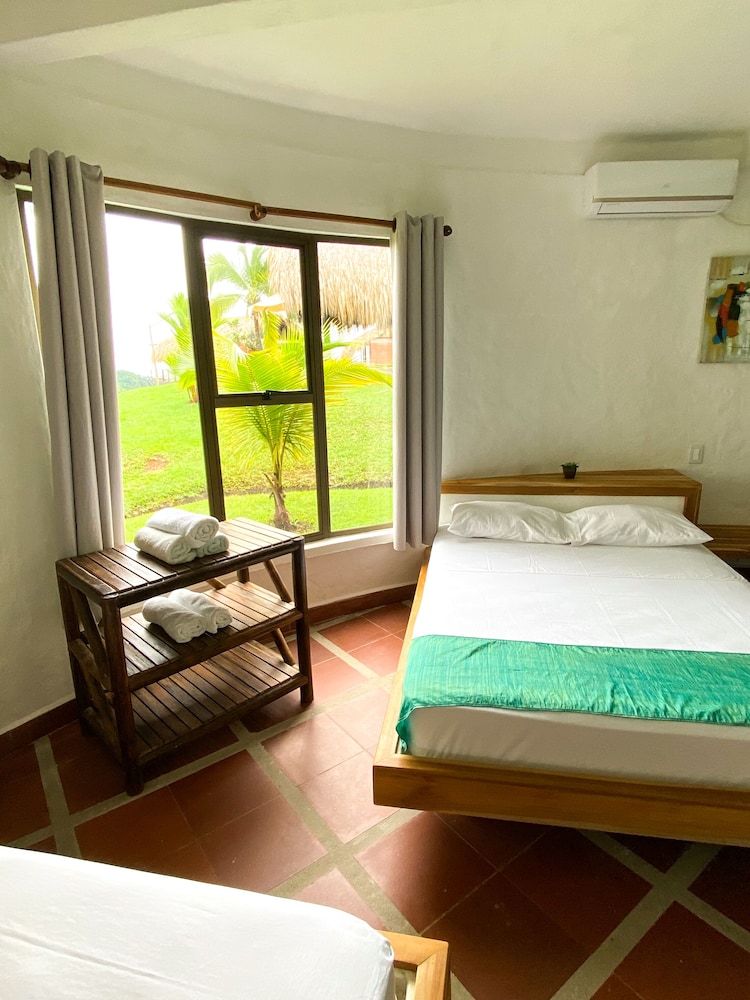 Family Room, Multiple Beds, Garden View photo 3