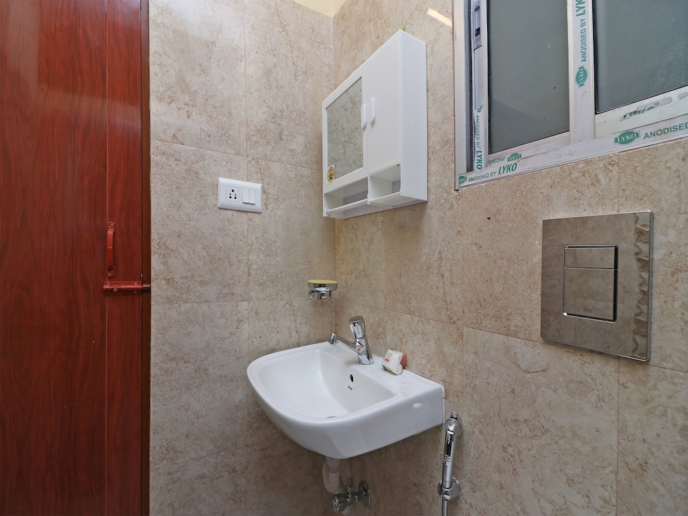 Deluxe Double or Twin Room, 1 King Bed photo 3