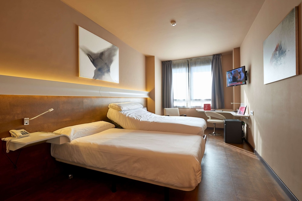 Standard Room (+ extra bed Adult) - Photo 2