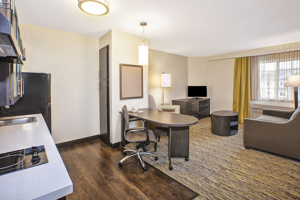 Suite, 1 Bedroom (1 Qn, Sofa Bed, Addl Lvng Area) - Photo 3
