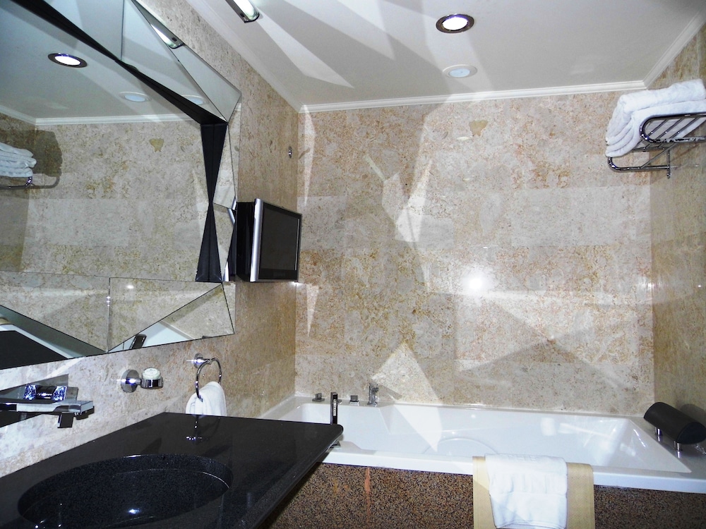 Royal Suite - Photo 2