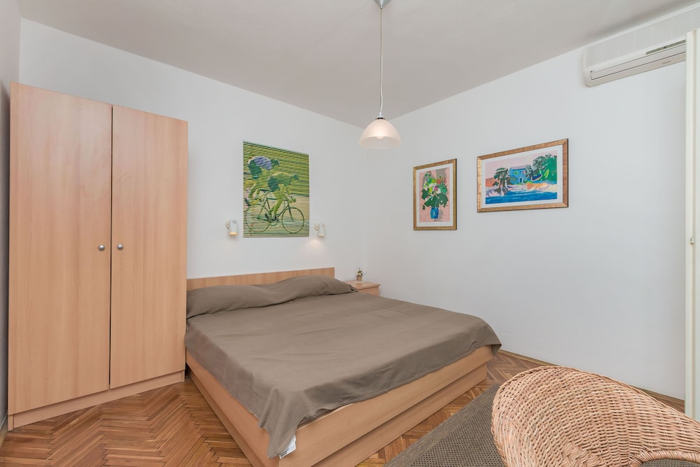 Apartment (A2)