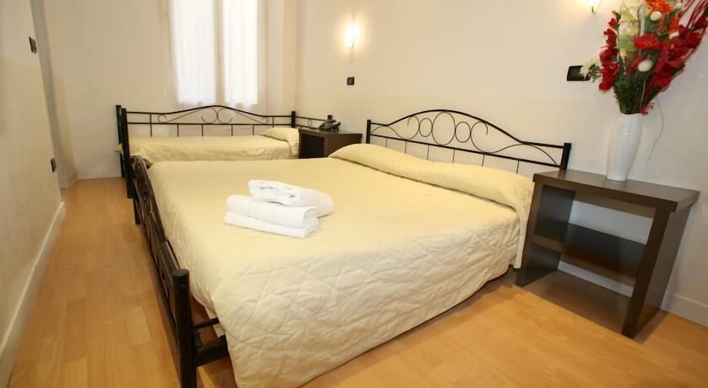 Triple Room - Photo 8