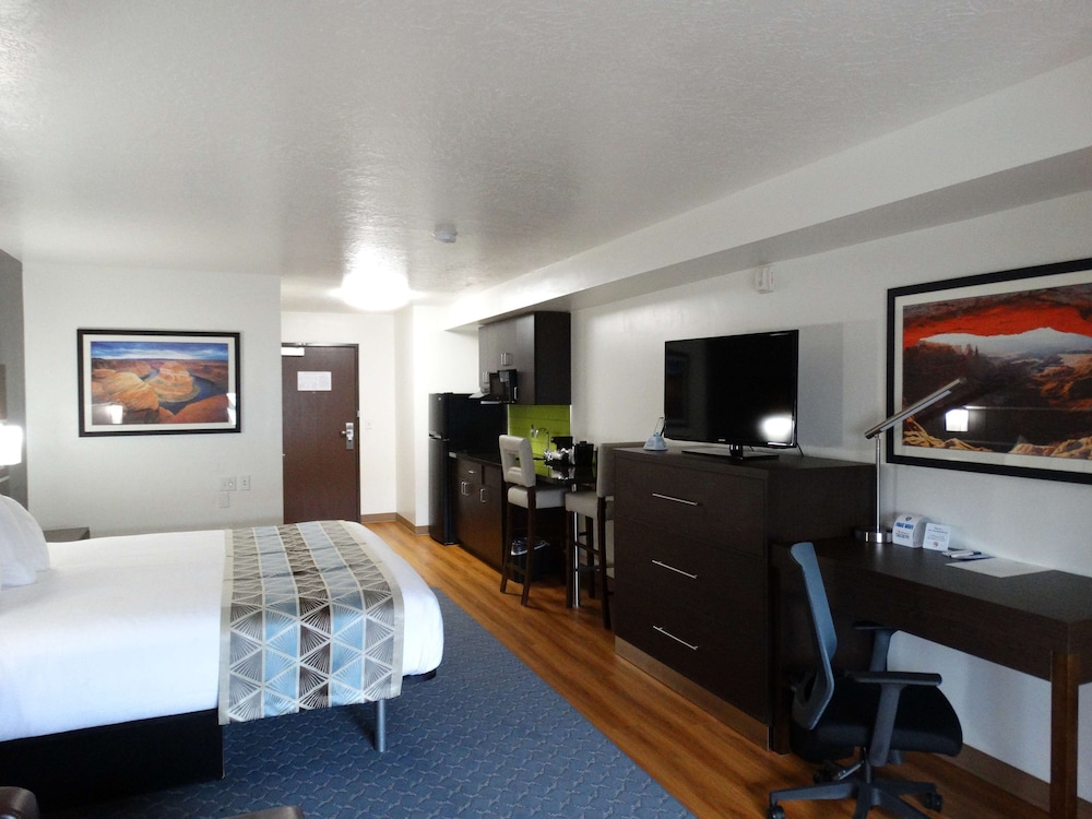 Standard Room, 1 King Bed, Non Smoking, Jetted Tub (Full Kitchen) photo 1