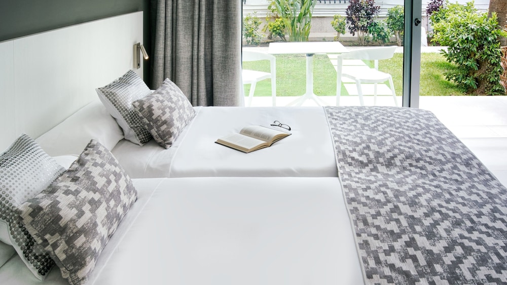 Habitación Doble Deluxe, 1 Dormitorio, No Fumadores, con Vista a la Piscina