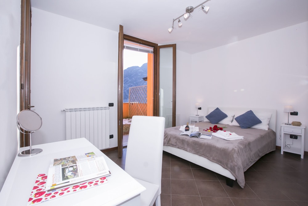 Family Apartment, Multiple Bedrooms, 2 Bathrooms, Mountainside (Borgo La Sorgente - Dolce Vita)