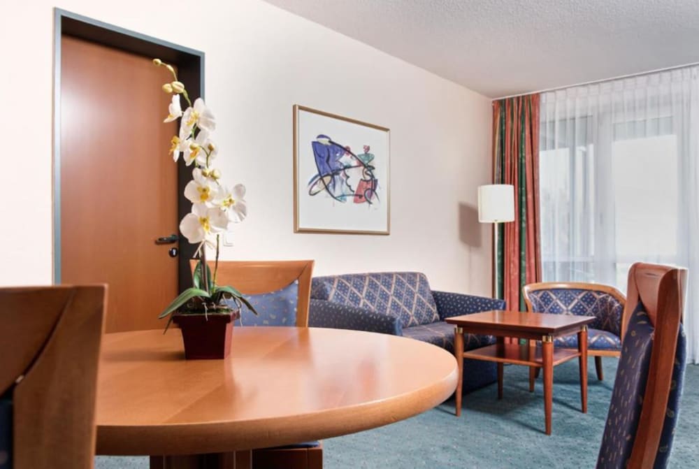 Suite, 1 Double Bed with Sofa bed, Balcony (Separate Living Area) - Photo 2
