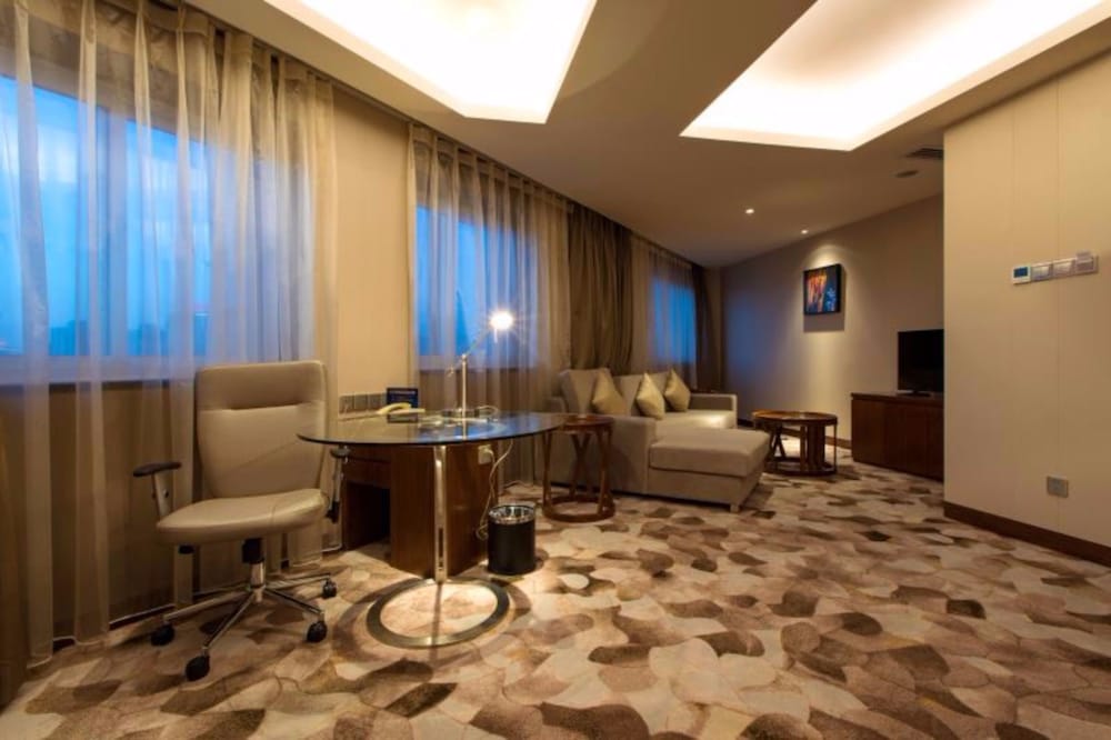 Business Suite, 1 King Bed