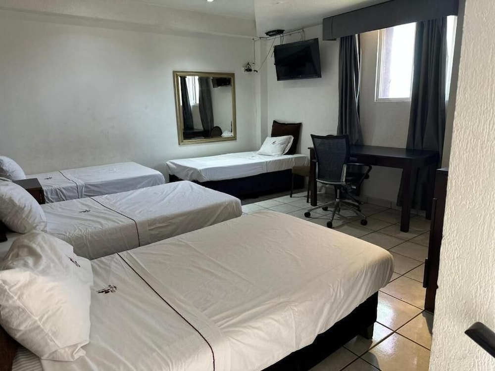 Business Quadruple Room photo 2