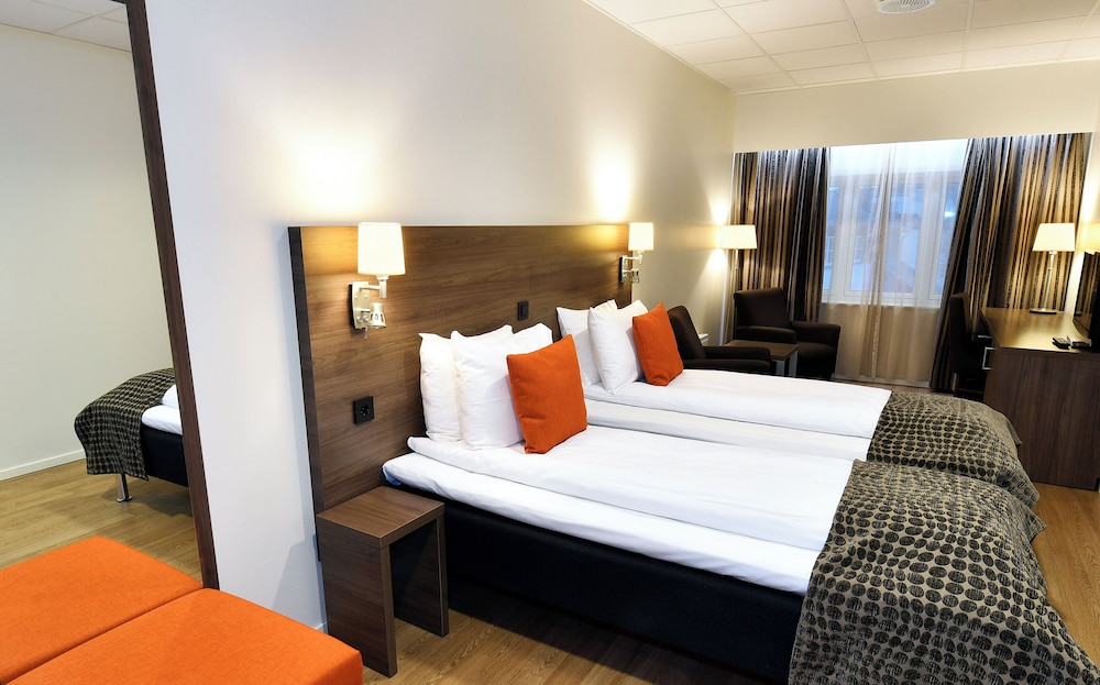 Room, Accessible photo 2