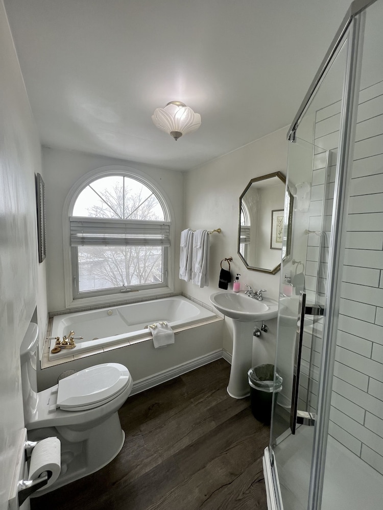 Superior Suite, 1 Queen Bed with Sofa bed, photo 6