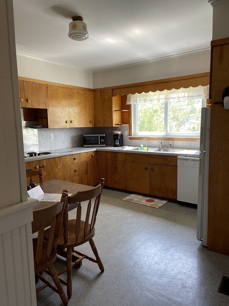 Deluxe Suite, 1 King Bed, Kitchenette photo 3