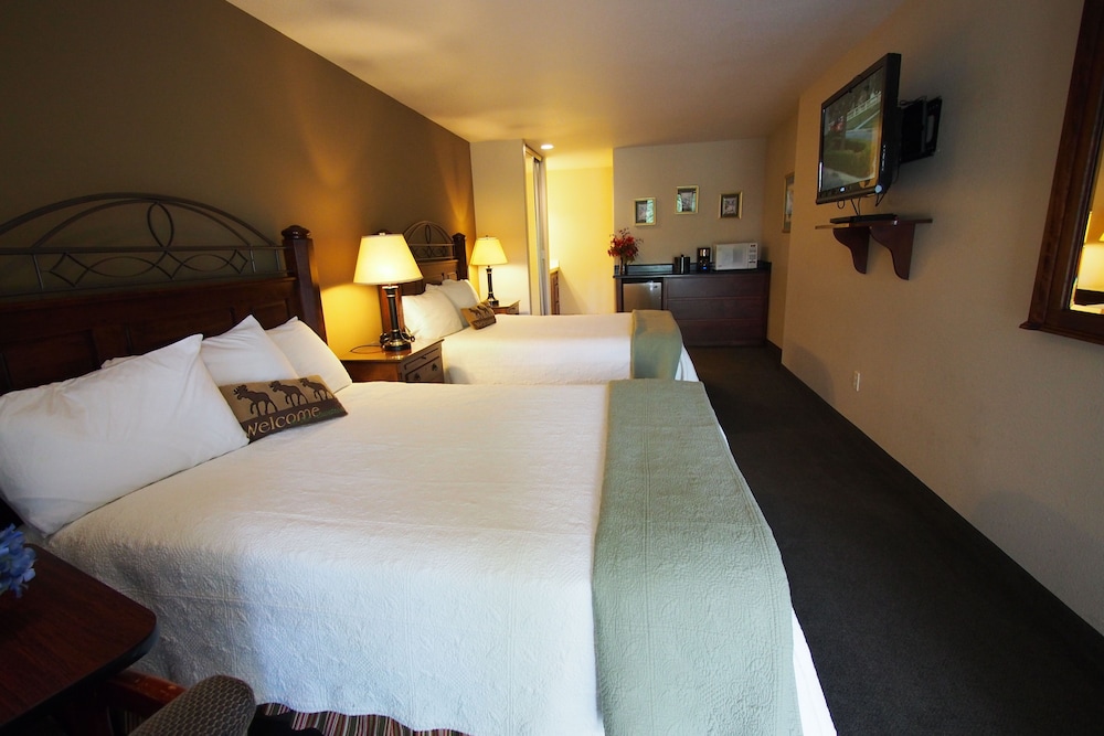 Traditional Double Room, 2 Queen Beds, Mobility Accessible