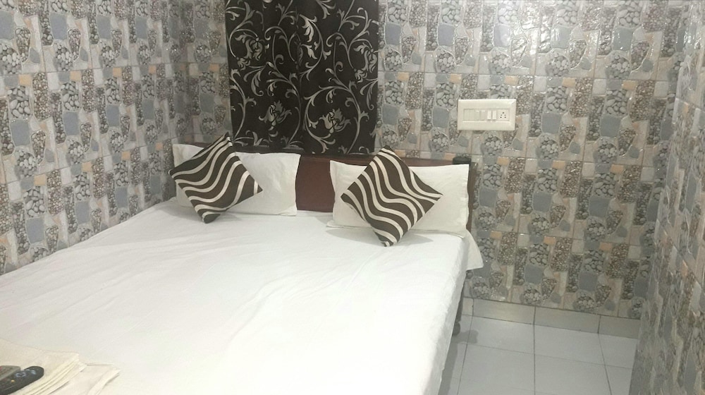 Basic Double Room, 1 Double Bed photo 3