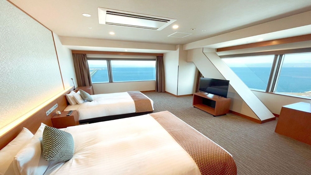 Deluxe Corner Twin Bay View Room, Non-smoking - Photo 1