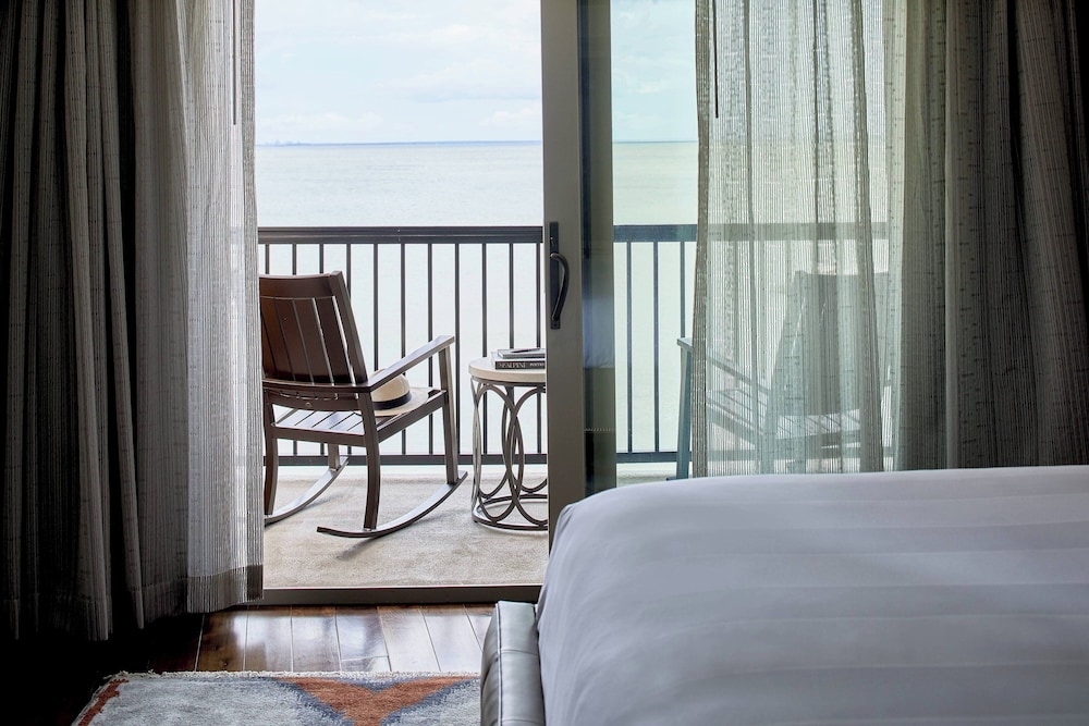Grand Room, 1 King Bed, Balcony, Bay View (Hearing Accessible) - Photo 6