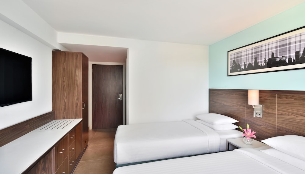 Room, 2 Twin Beds - Photo 3