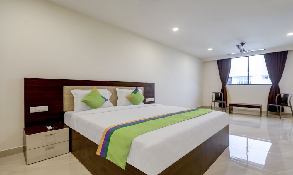 Deluxe Room - Photo 12