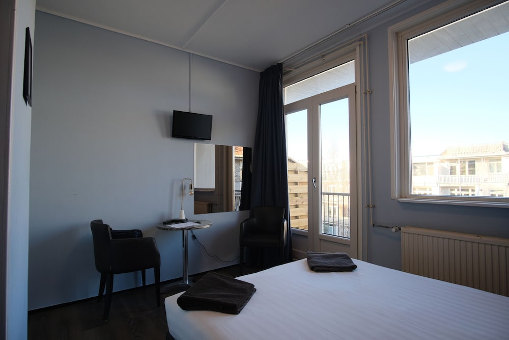 Double Room, Shared Bathroom (Balcony) photo 3
