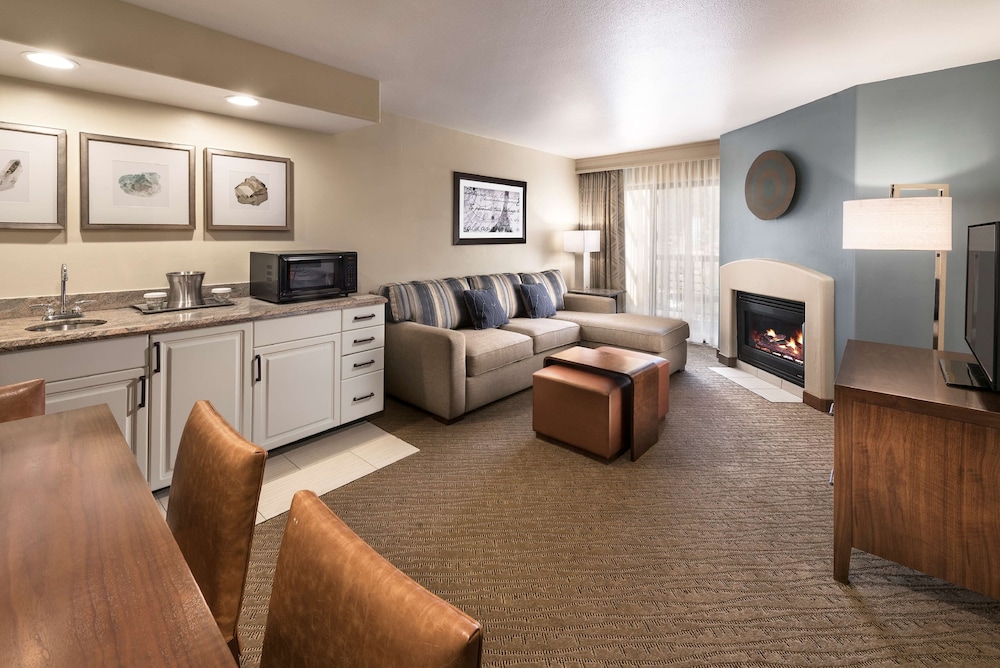 Premium Suite, 2 Queen Beds (Redrock View) - Photo 2