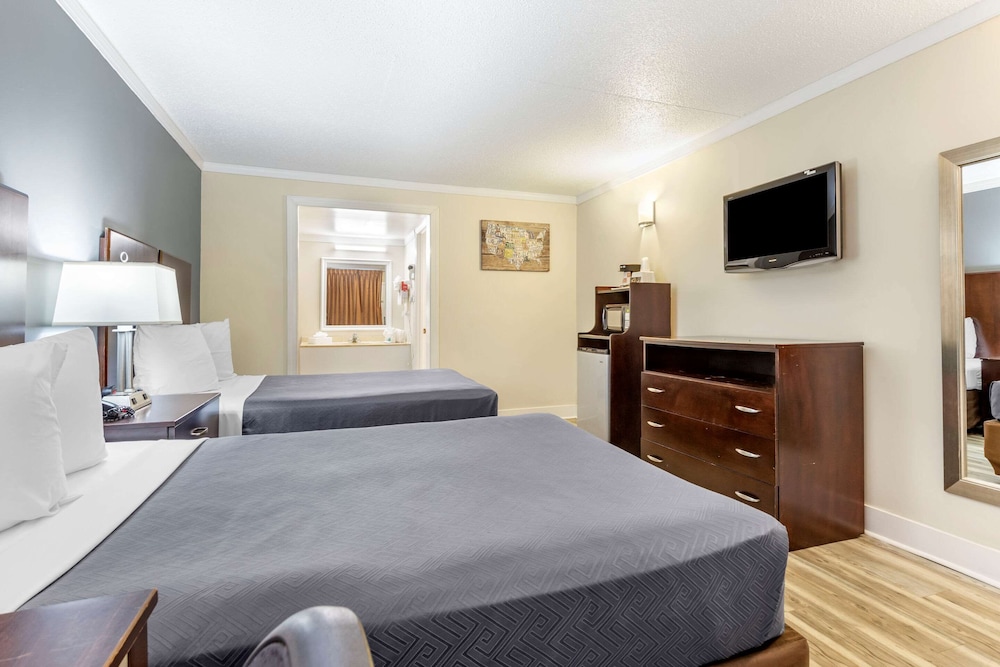 Standard Room, 2 Double Beds, Non Smoking - Photo 2