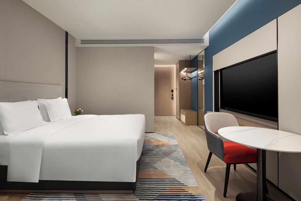 Standard Room, 1 King Bed