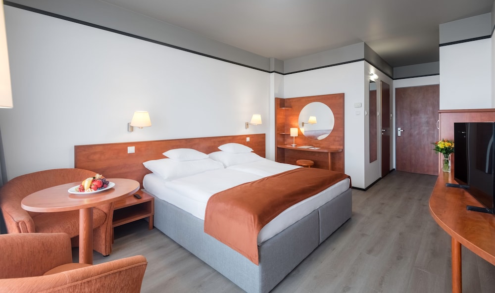 Superior Double Room, Non Smoking (West wing) photo 3