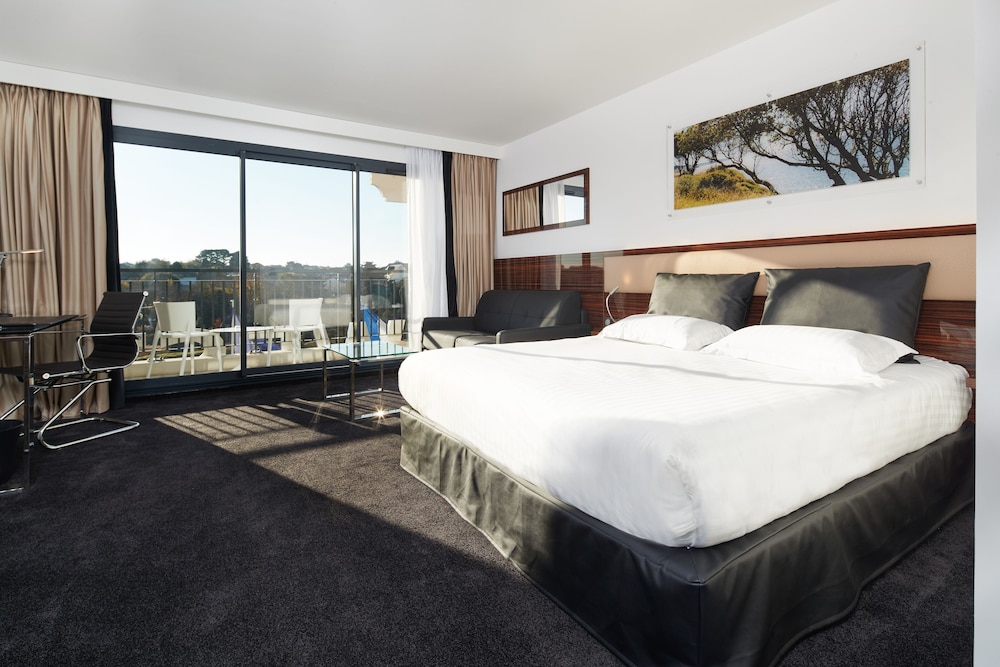 Executive Room - Photo 1